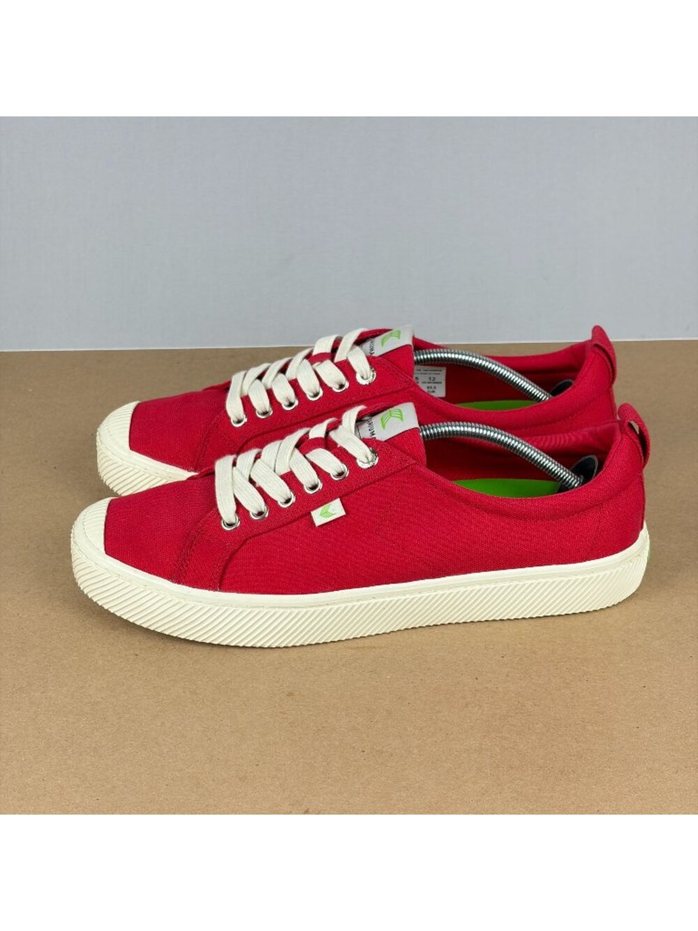 Cariuma OCA Low Canvas Sneakers Mens 10.5 Womens 12 Red White Lace Up Casual